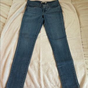 Classic Blue Levi’s Stretch-Skinny Women's Jeans. Skinnies are back baby!